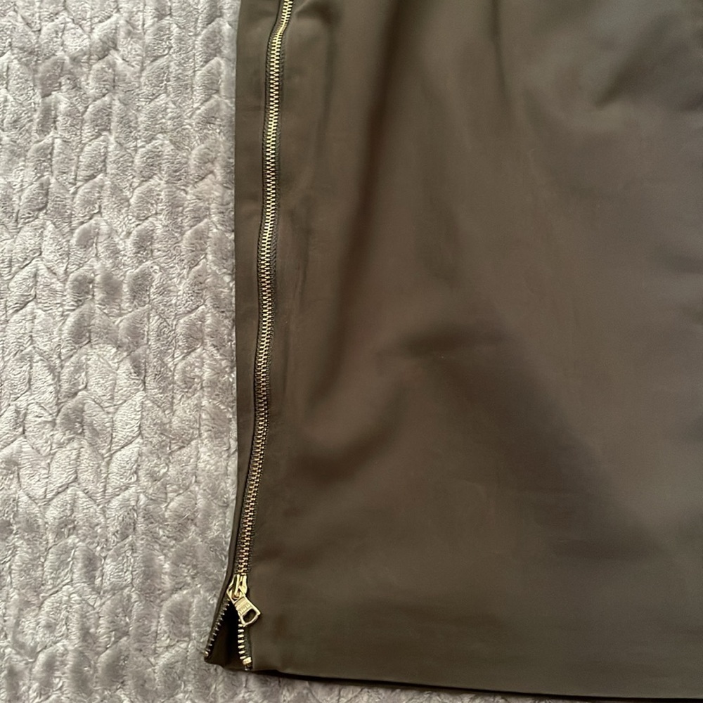 Express Pencil Skirt. Size 12. Full Length Side zipper. - Picture 6 of 9